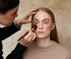 « Les tendances maquillage automne-hiver 2024 : inspirations et conseils pour un look parfait »