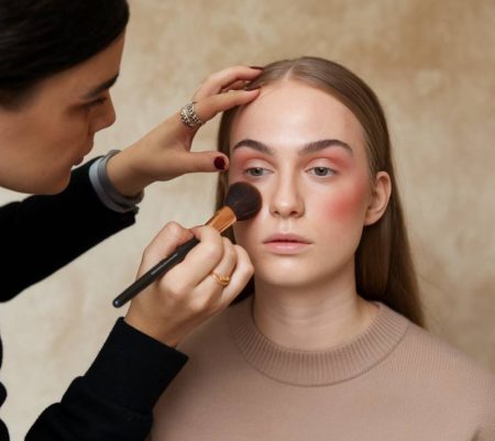 « Les tendances maquillage automne-hiver 2024 : inspirations et conseils pour un look parfait »